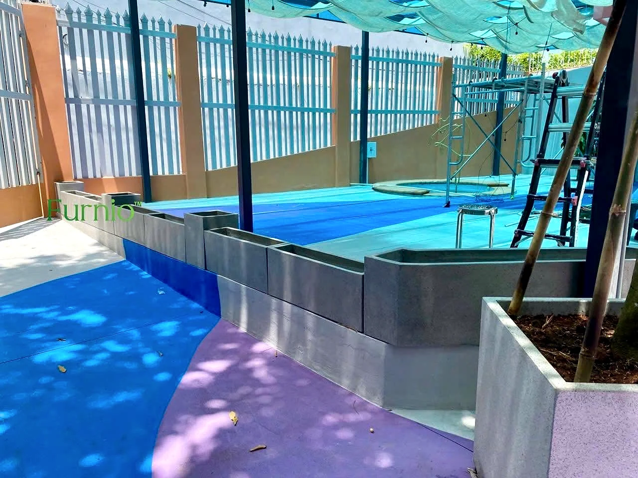 Dãy chậu composite bố trí dọc công trình cảnh quan Furnio