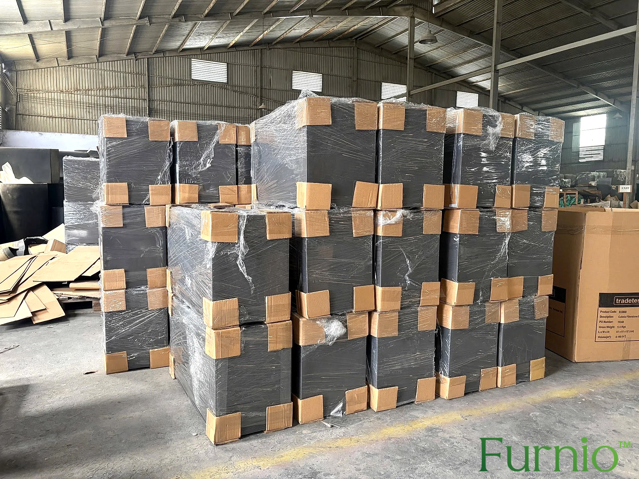 Chậu composite Furnio đóng thùng carton chờ xuất hàng